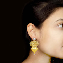 High textured gold-plated pearl heart earring soku#7579