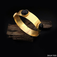 Gold Plated Simple Design of Bangle With Black Gemstone SKU7005