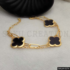 Flower Charm Bracelet in Gold plated SKU6574