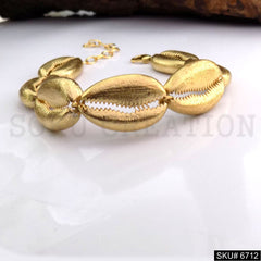 Multi Shell Bracelet in Gold plated SKU6712