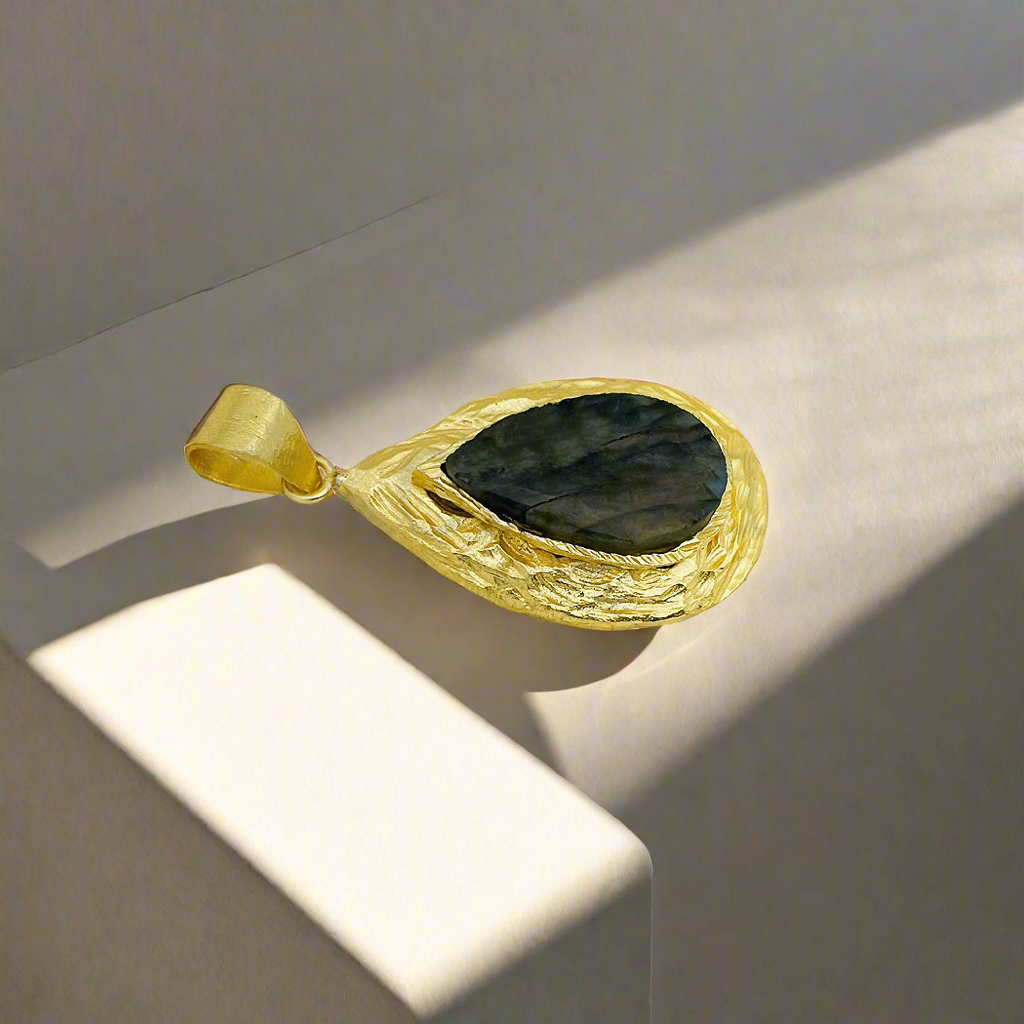 A Big Handmade Labradorite Stone Pendant SKU7403