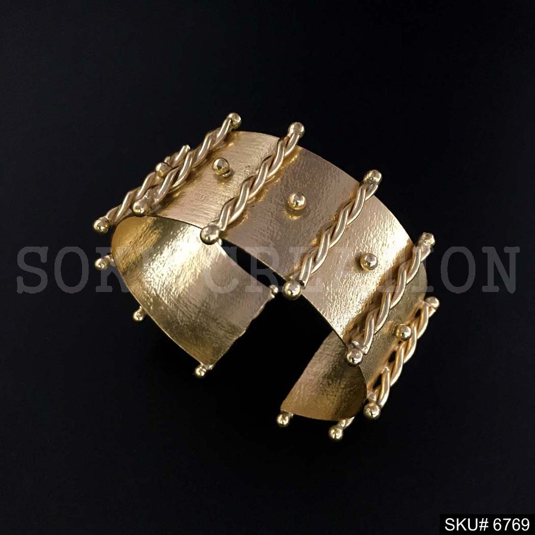 Gold Plated Twisted Wire Gold Beads Round Shape Design of Unique Cuff SKU6769